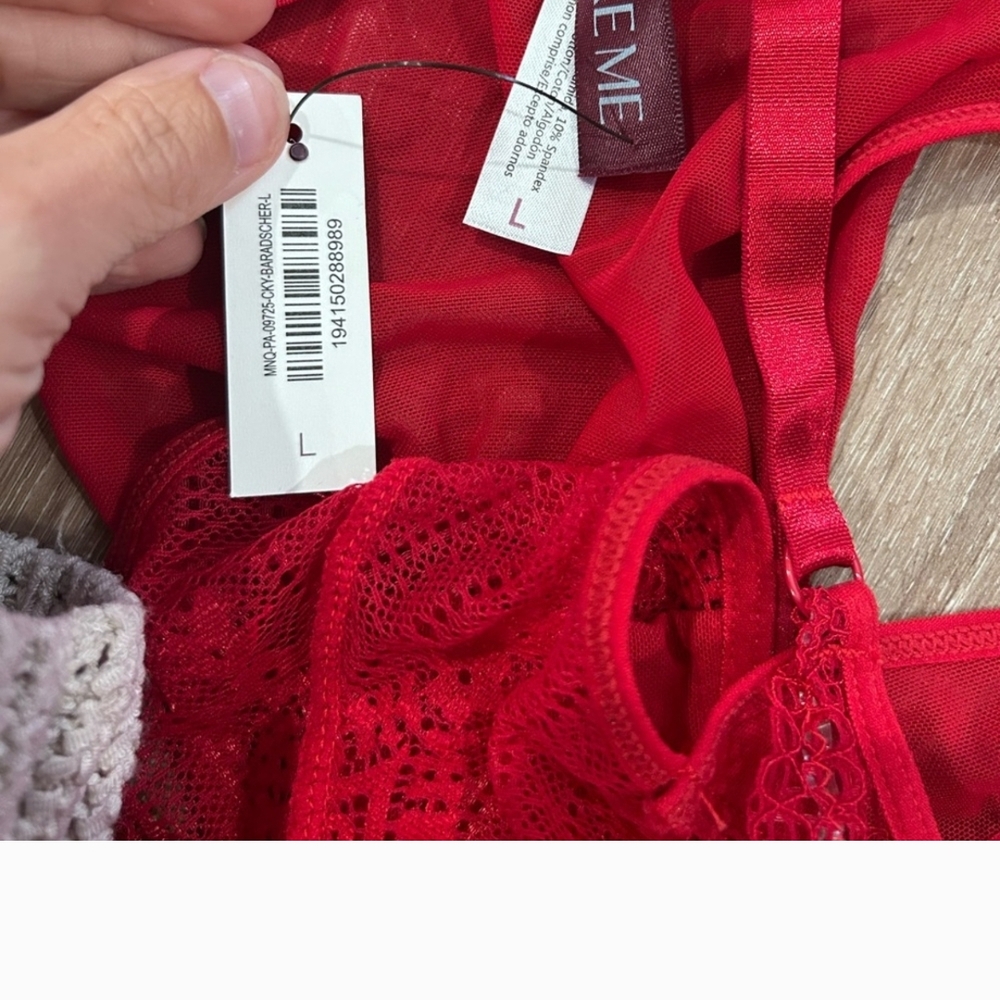 Elegant Red Lace Lingerie‎ Set - Picture 4 of 4